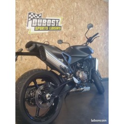 Husqvarna 801 svartpilen 2024 - 130 kms 