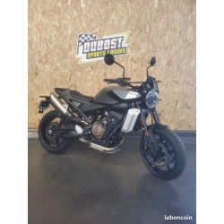 Husqvarna 801 svartpilen 2024 - 130 kms 